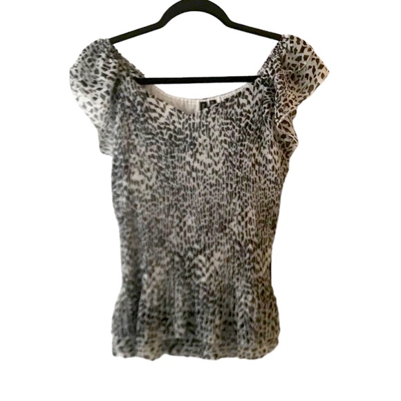 Essentials by Milano animal print accordion pleaded top size medium - Picture 1 of 9